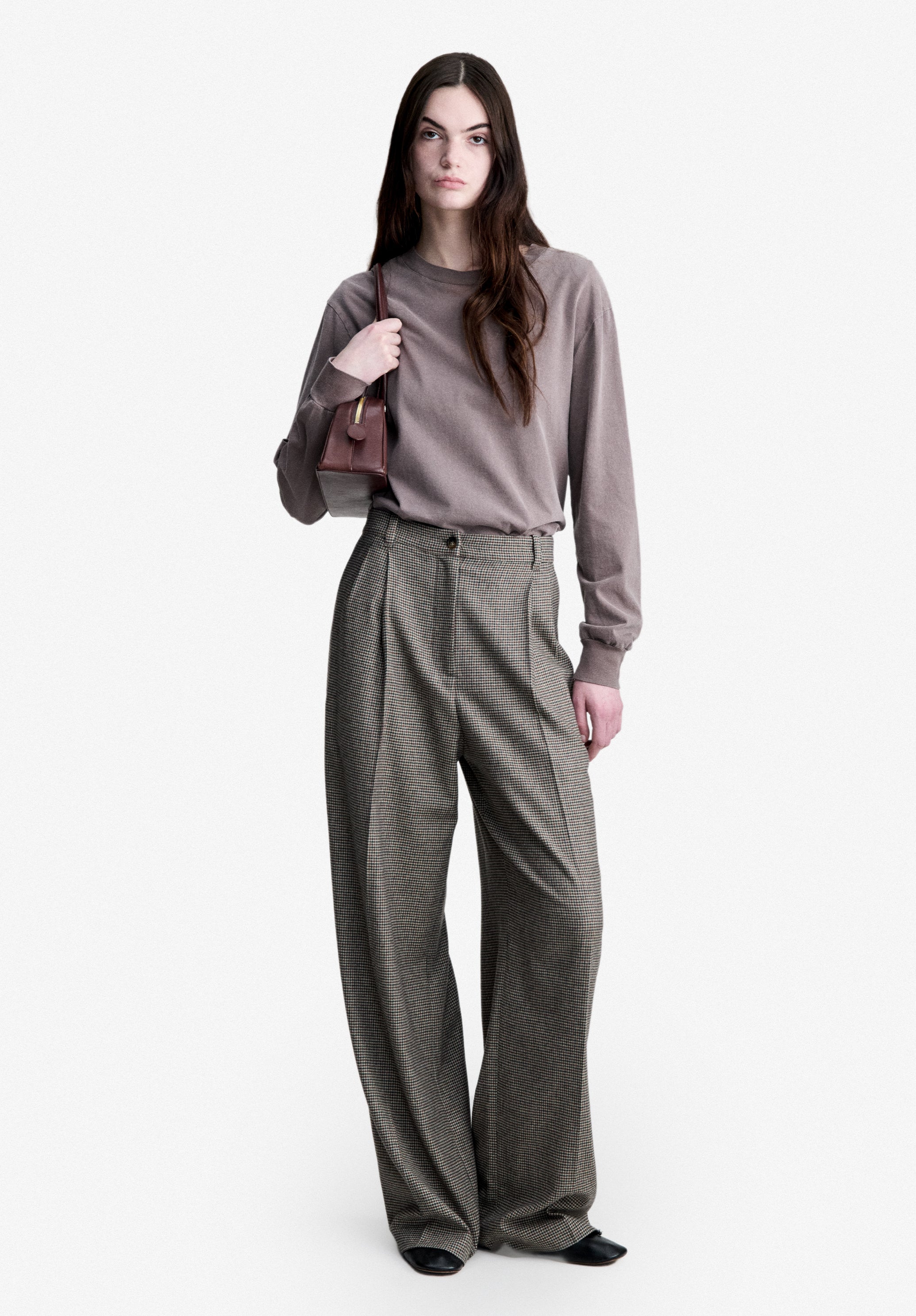 Hazelnut brown long-sleeved A.P.C. Winter 26 T-shirt - 5