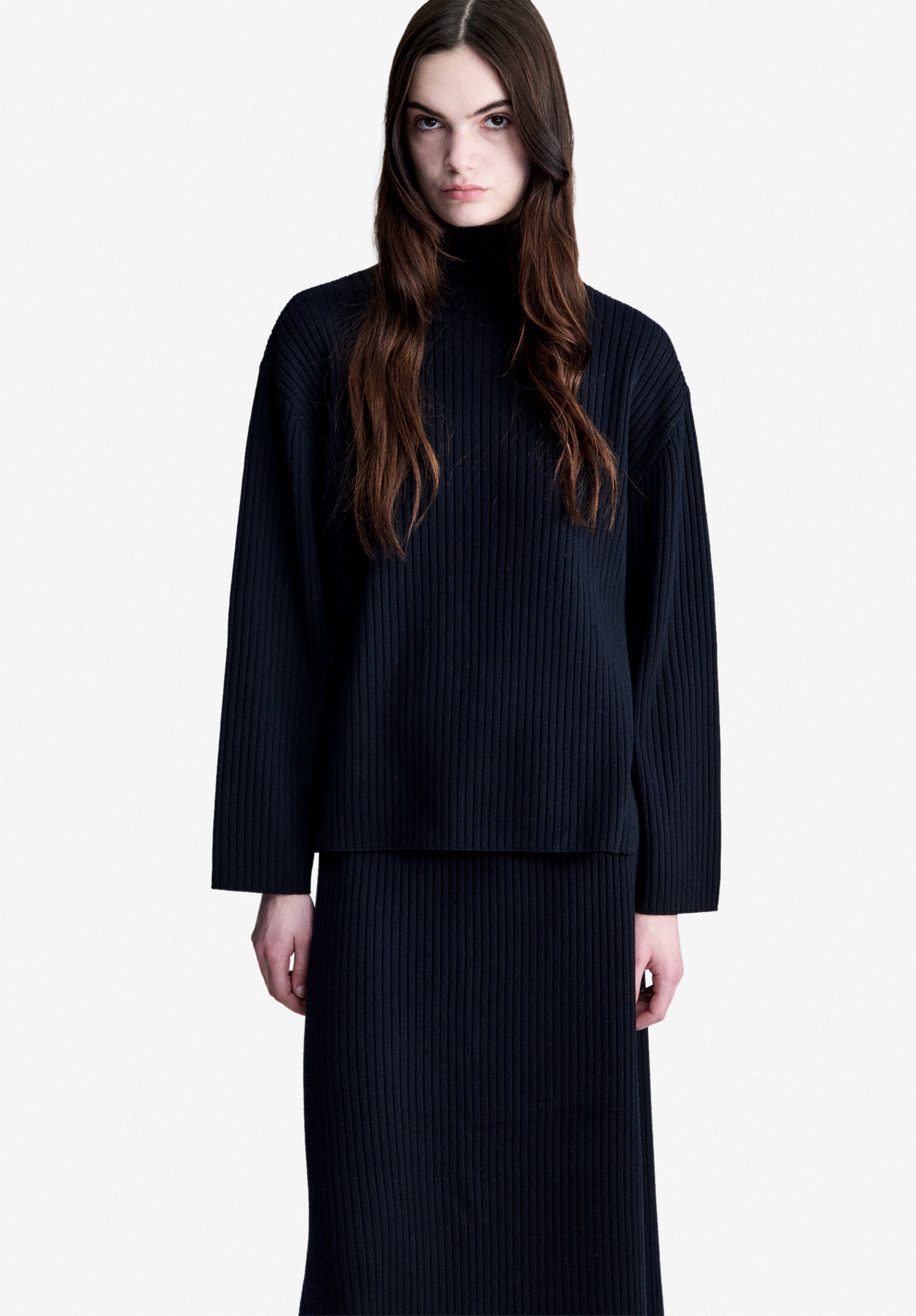 Navy blue high-neck sweater - 3