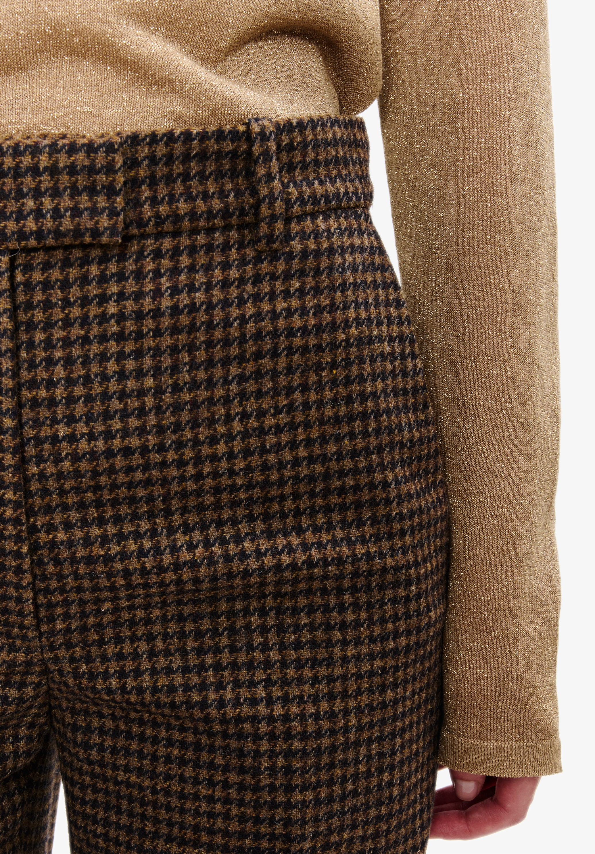 Straight-leg houndstooth trousers with permanent crease - 6