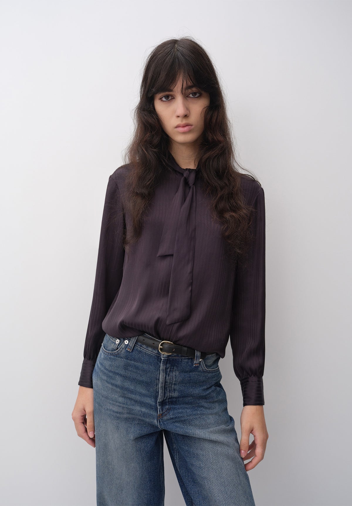 Blouse bleu marine à col noeud