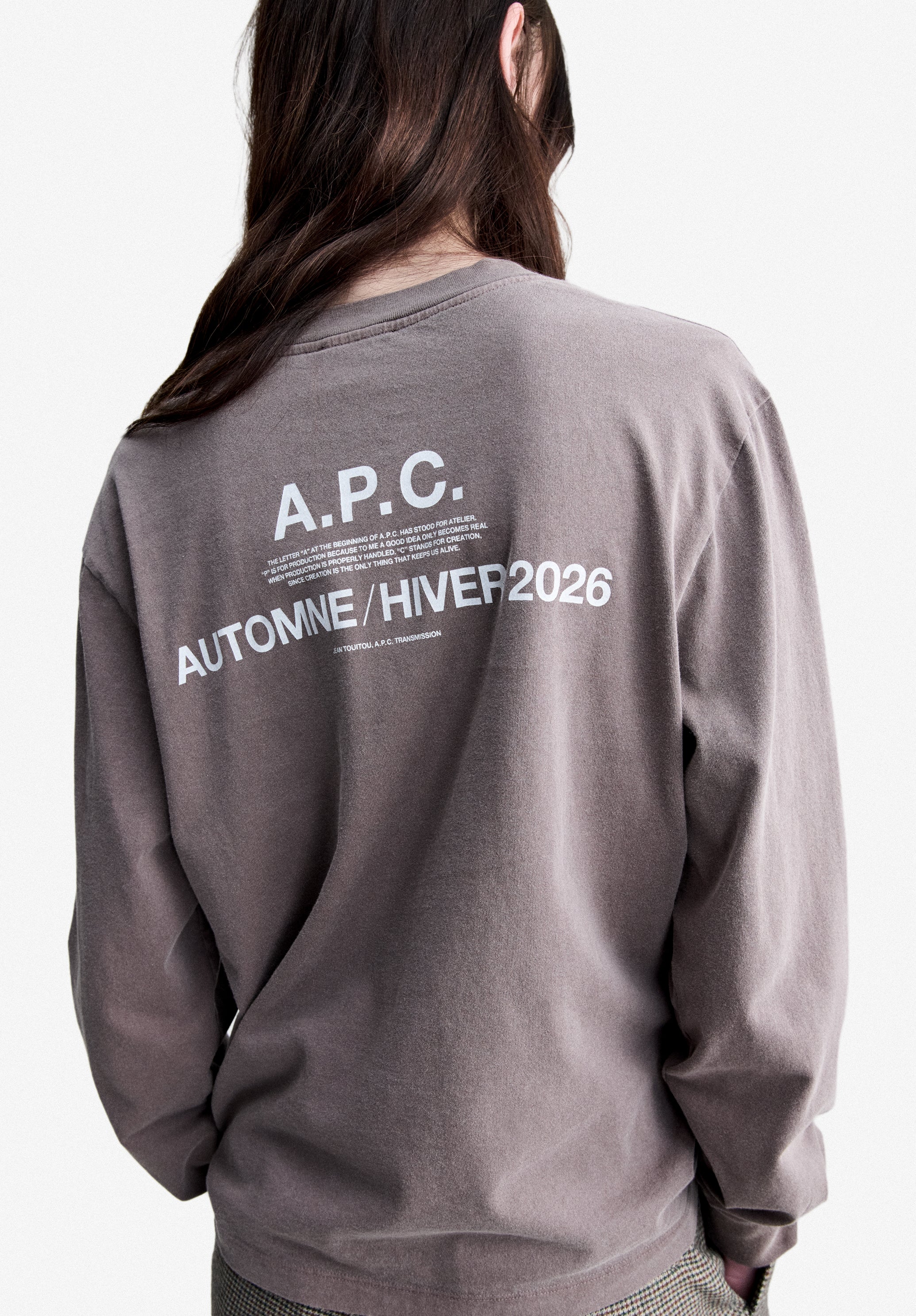 Hazelnut brown long-sleeved A.P.C. Winter 26 T-shirt - 8
