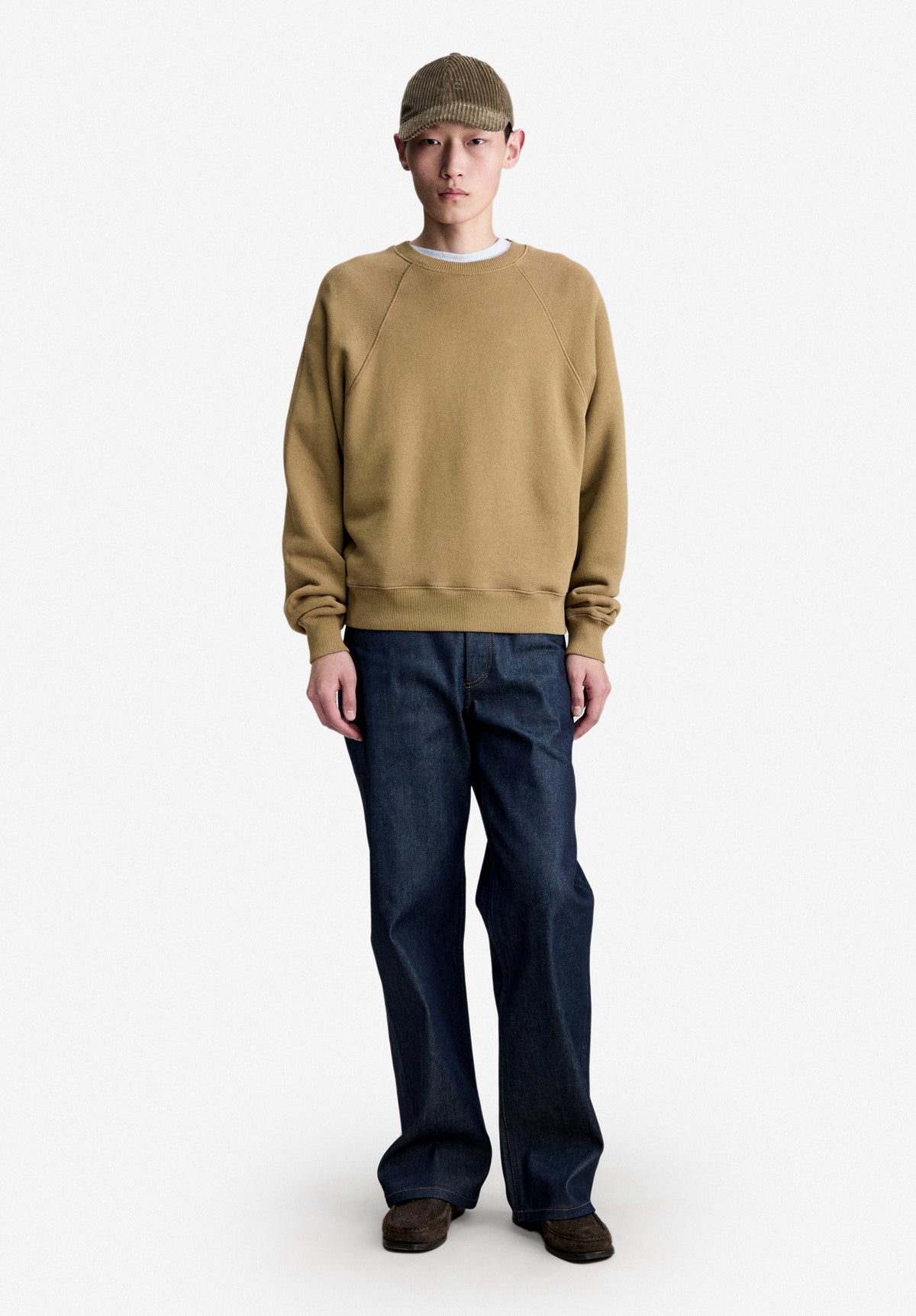 Sweatshirt taupe à manches raglans