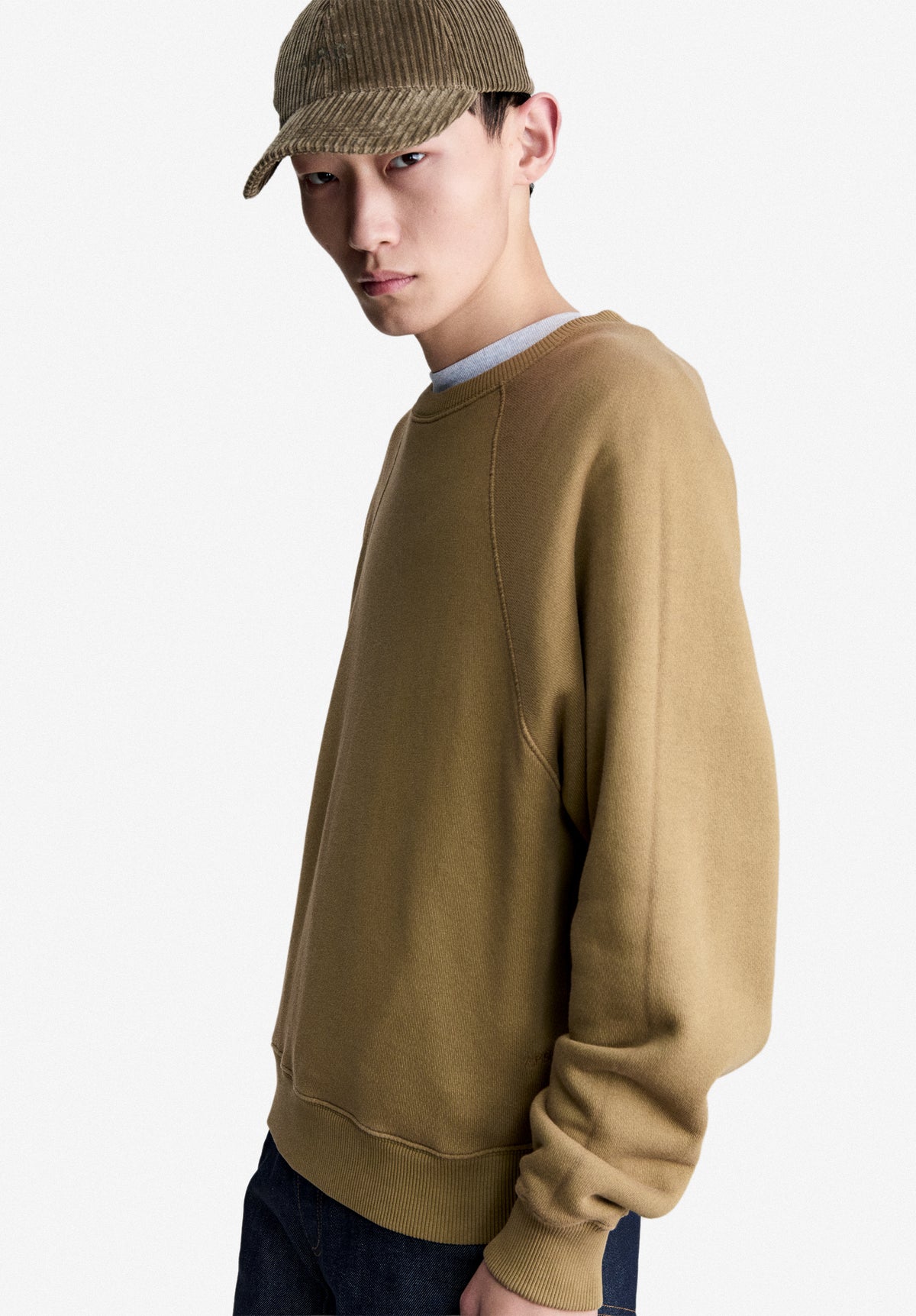 Sweatshirt taupe à manches raglans