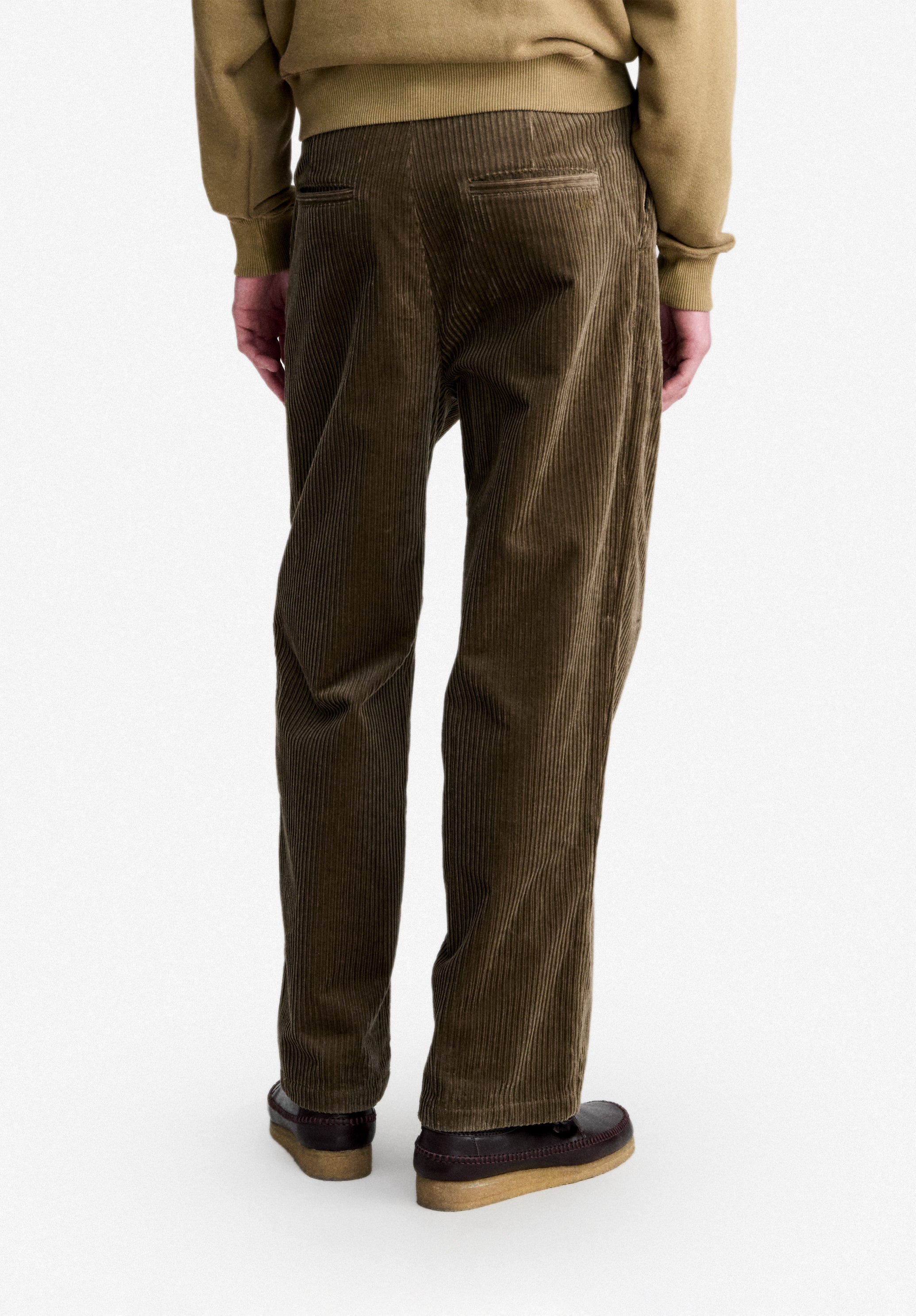 Loose-fit taupe trousers with pleats - 4
